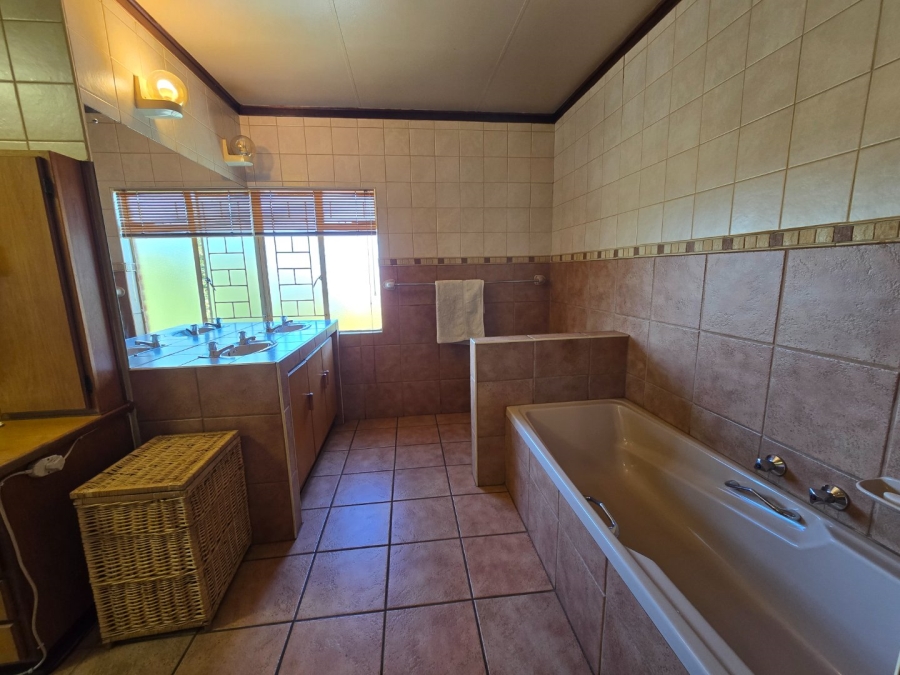 4 Bedroom Property for Sale in Universitas Ridge Free State
